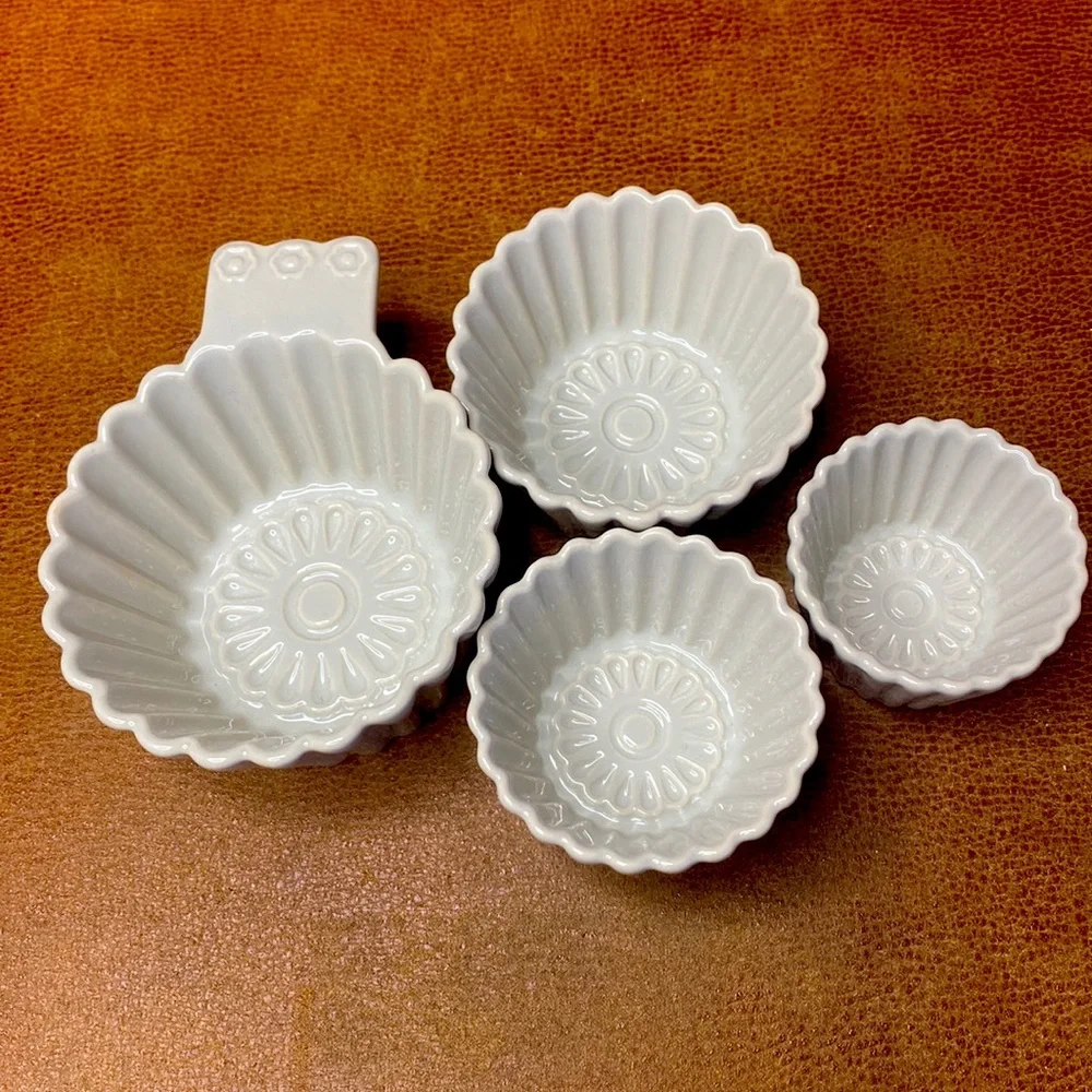 Ciroa Sweet Shop Opalescent Cup Cake Holder Type Graduated Measuring Cups EUC
